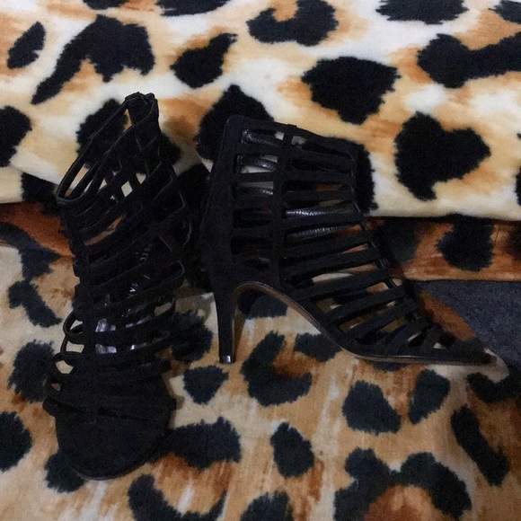 Rebeca Sanver caged high heels - Picture 4 of 9